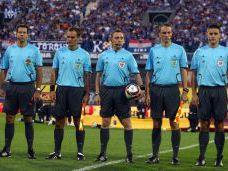 Meciurile de la Euro 2012 vor avea cinci arbitri