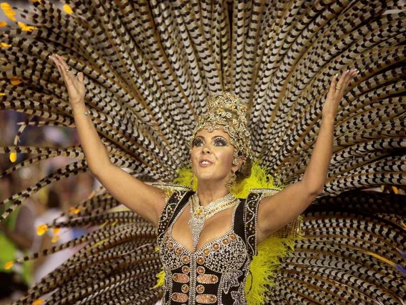 Carnaval la Rio! Vezi imagini de pe Sambadron! 18423647