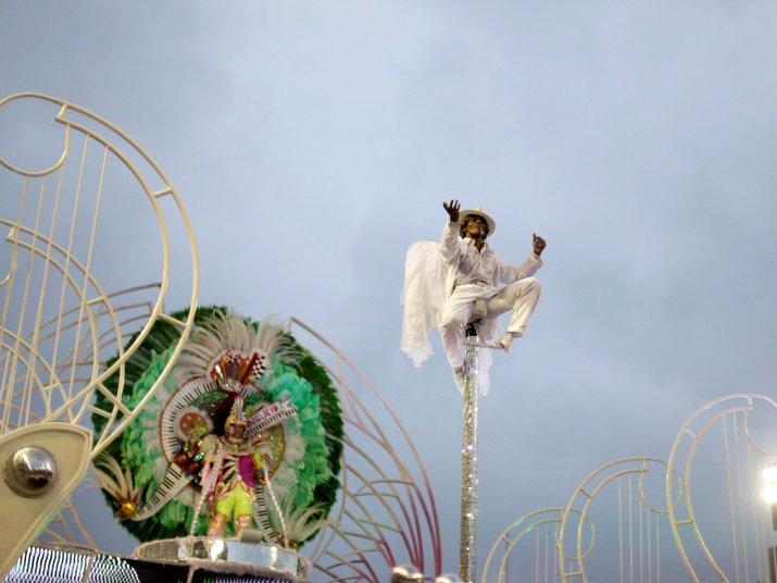 Carnaval la Rio! Vezi imagini de pe Sambadron! 18423650