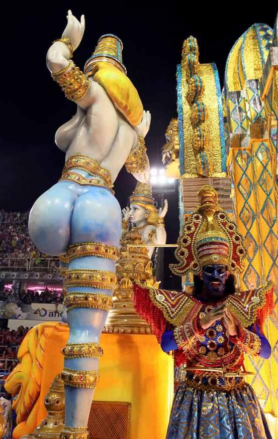 Carnaval la Rio! Vezi imagini de pe Sambadron! 18423652