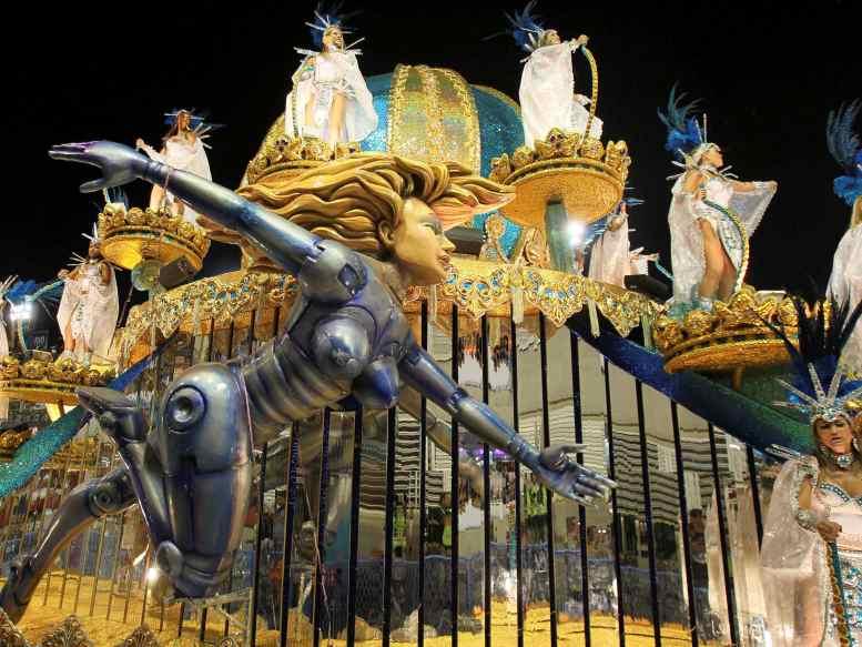 Carnaval la Rio! Vezi imagini de pe Sambadron! 18423655