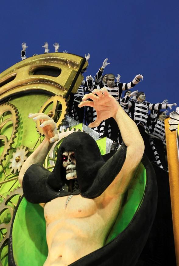 Carnaval la Rio! Vezi imagini de pe Sambadron! 18423659