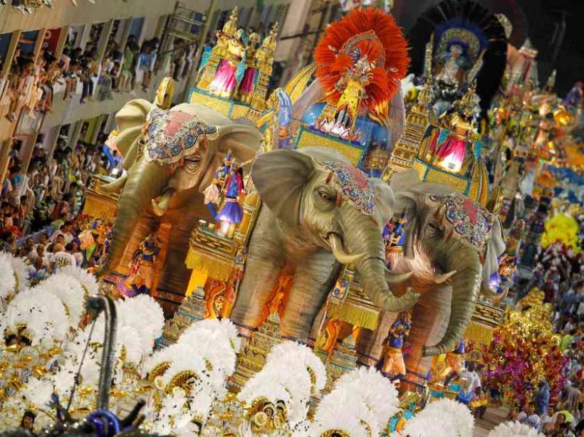 Carnaval la Rio! Vezi imagini de pe Sambadron! 18423665