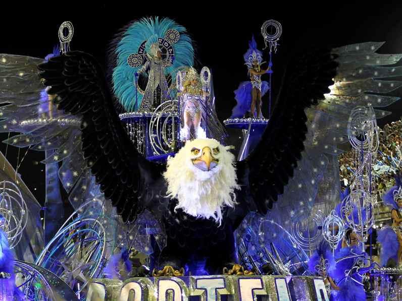 Carnaval la Rio! Vezi imagini de pe Sambadron! 18423701