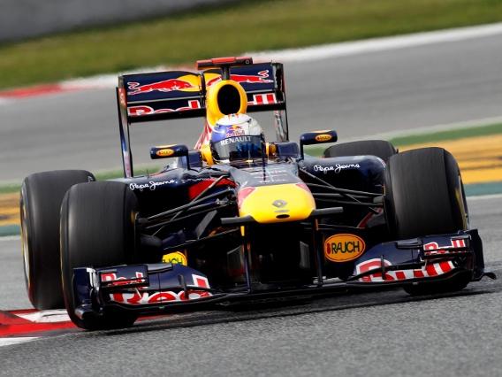 Vettel critică noile volane: "Parcă ai pilota vorbind la mobil"