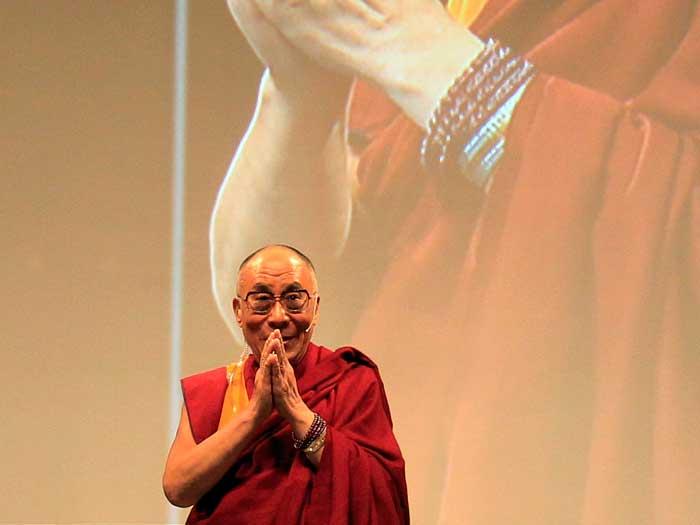 Dalai Lama renunţă la politică