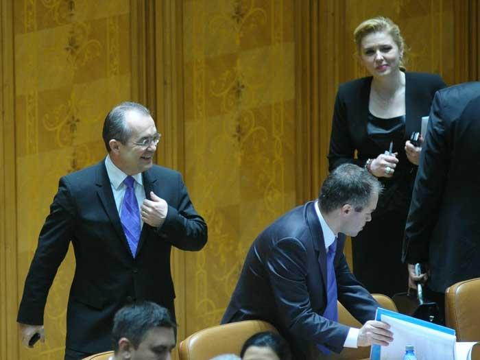 Guvernul Boc, acuzat ca e marioneta lui Viktor Orban