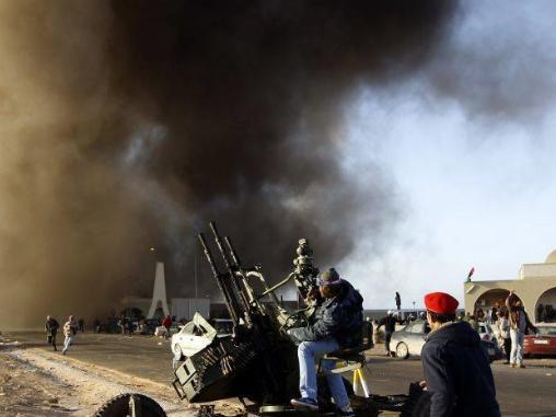 Armata lui Gaddafi bombardează oraşul Misrata