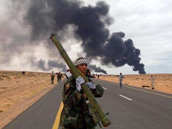 Libia, în prag de război: Avion de luptă doborât în Benghazi