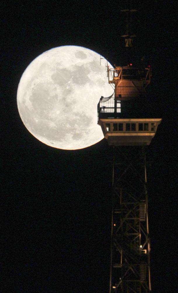 "Super Luna": super-show de noapte 18425190