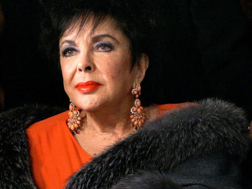 Elizabeth Taylor: O viaţa  în lumina reflectoarelor 18425723