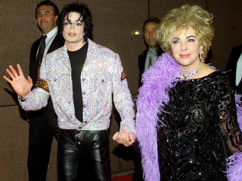 Elizabeth Taylor: O viaţa  în lumina reflectoarelor 18425724