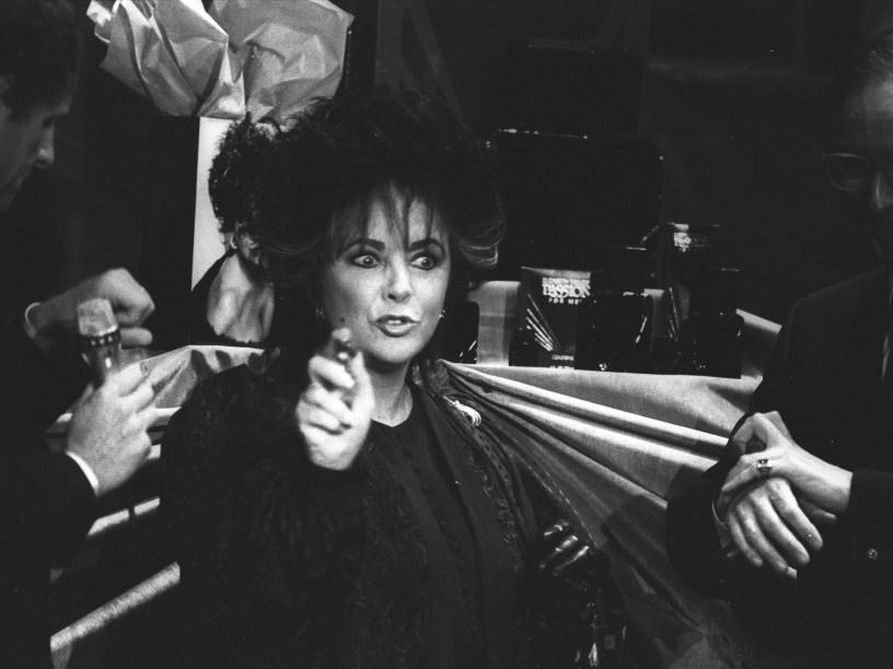 Elizabeth Taylor: O viaţa  în lumina reflectoarelor 18425730