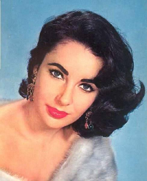 Elizabeth Taylor: O viaţa  în lumina reflectoarelor 18425734