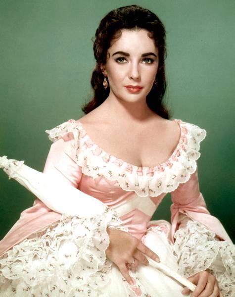 Elizabeth Taylor: O viaţa  în lumina reflectoarelor 18425736