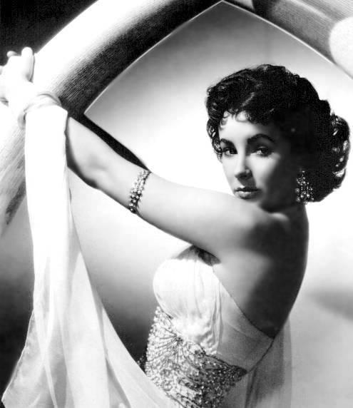 Elizabeth Taylor: O viaţa  în lumina reflectoarelor 18425738