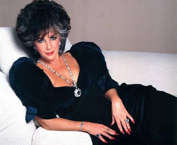 Elizabeth Taylor: O viaţa  în lumina reflectoarelor 18425742