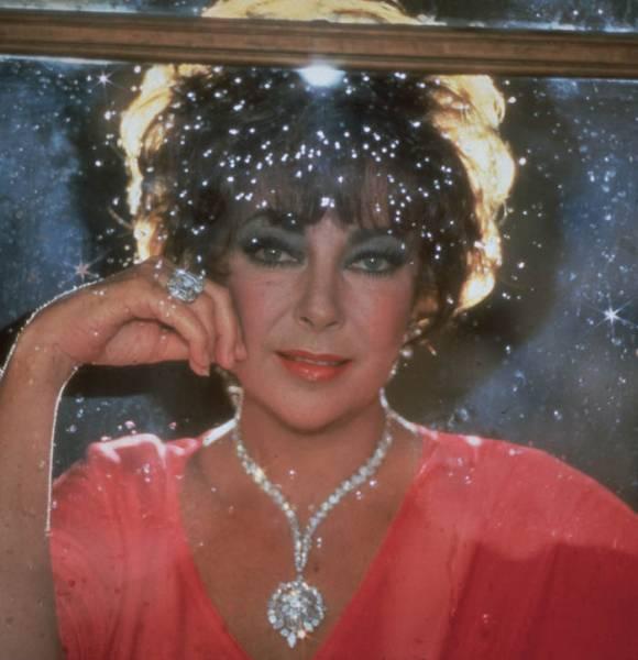 Elizabeth Taylor: O viaţa  în lumina reflectoarelor 18425743