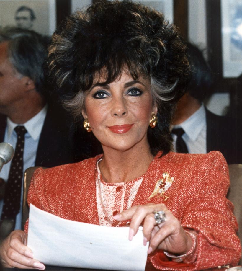LIZ TAYLOR 18425698