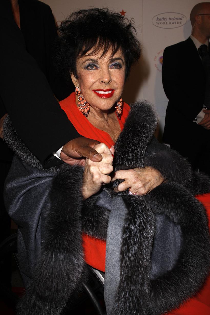 LIZ TAYLOR 18425716