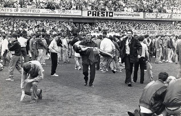 22 de ani după Hillsborough: Englezii reintroduc locurile în picioare pe stadioane