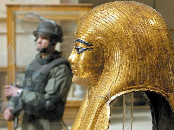 Tutankamon, jefuit în revoluţia de la Cairo