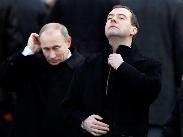 Criză politică în Rusia? Medvedev şi Putin îşi pierd popularitatea