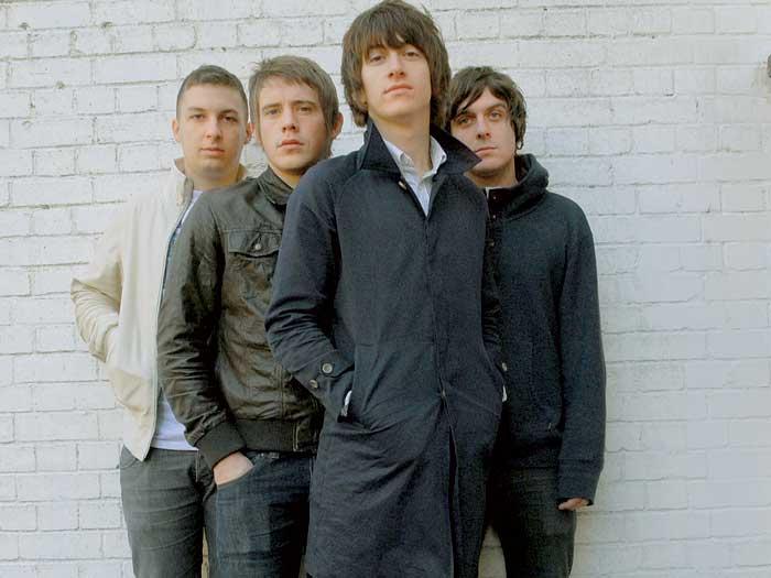 Arctic Monkeys se dau după modă
