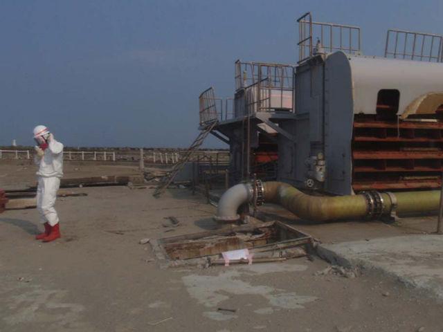 Doi angajaţi ai centralei de la Fukushima, găsiţi morţi în sala turbinelor
