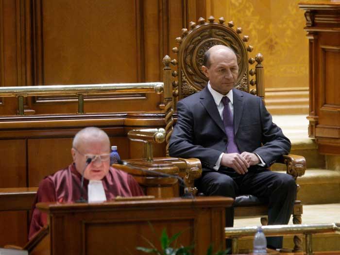 În 2005 Băsescu intervenea la Curtea Constituţională