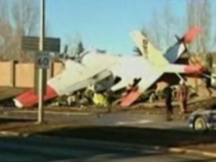 Avion prăbuşit în plină stradă, în Canada