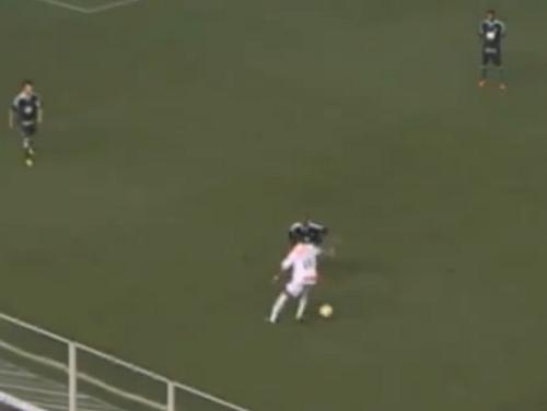 Video: Neymar dansează în jurul mingii, ameţind un adversar!
