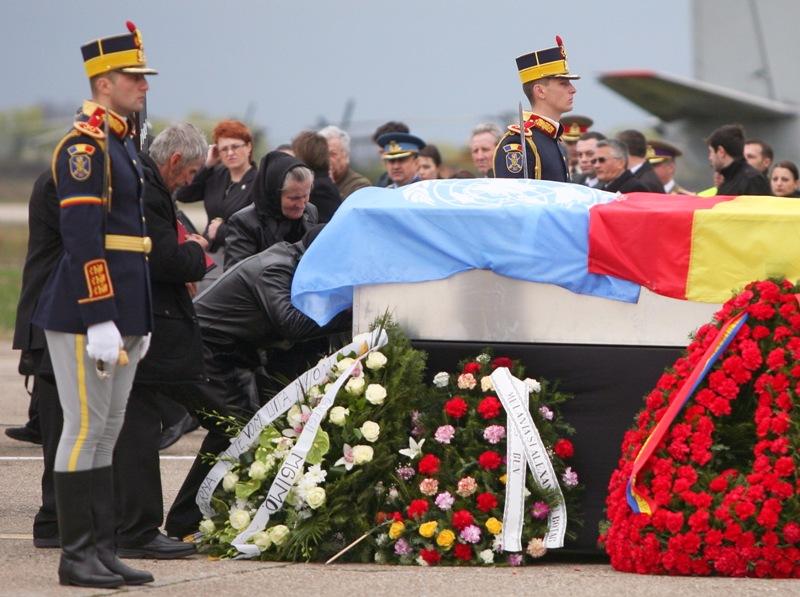 Trupul lui Filaret Moţco, românul ucis în Afganistan, a fost repatriat