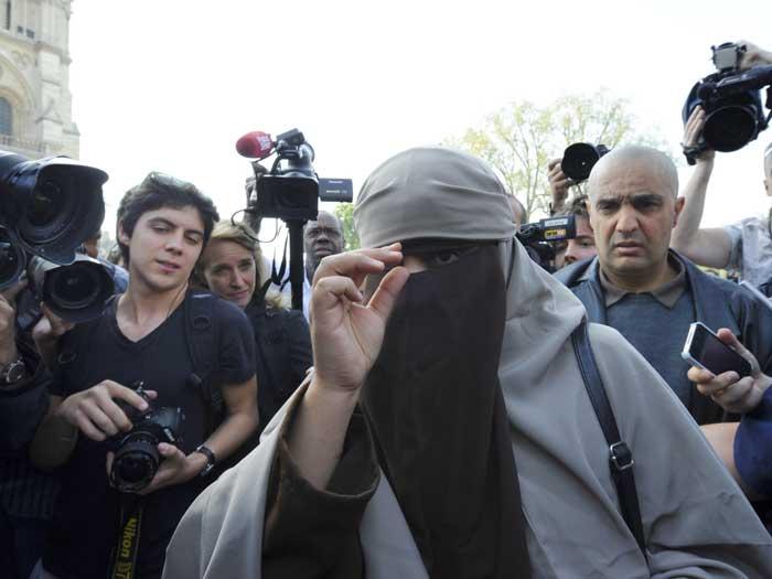 Franţa ridică vălul islamic