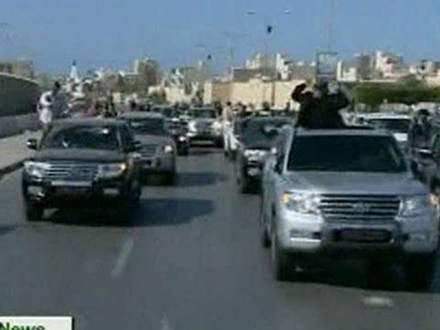 Gaddafi, la plimbare prin Tripoli – video