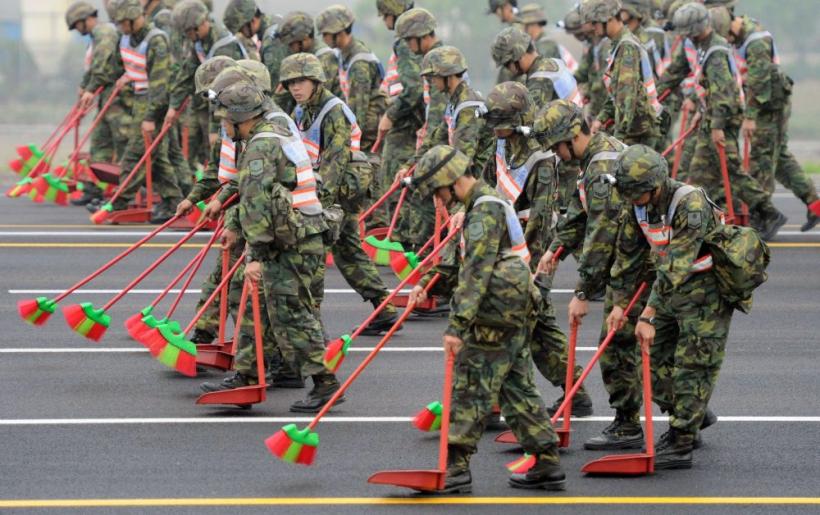 Saptamana 9-15 aprilie in imagini - 50 de ani de la primul zbor in spatiu 18428547