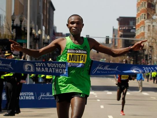 A câştigat maratonul de la Boston cu cel mai bun timp din istorie!