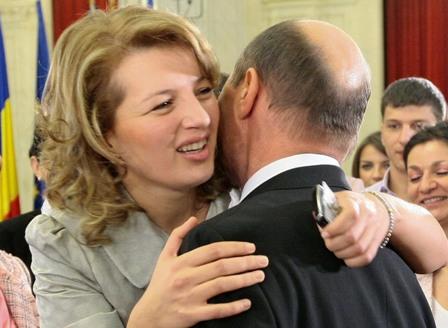 Ioana Băsescu vrea "Mişcarea Populară"