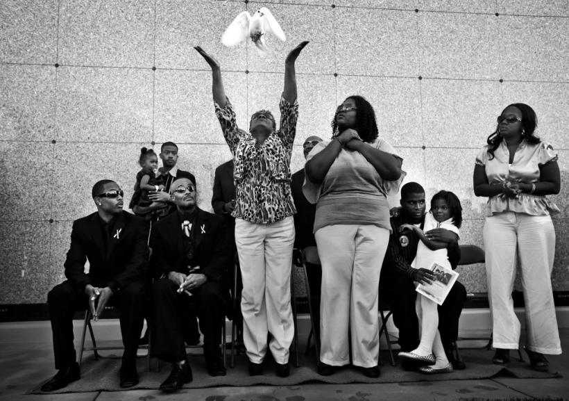 Premiul Pulitzer 2011 pentru fotografie artistica 18429101