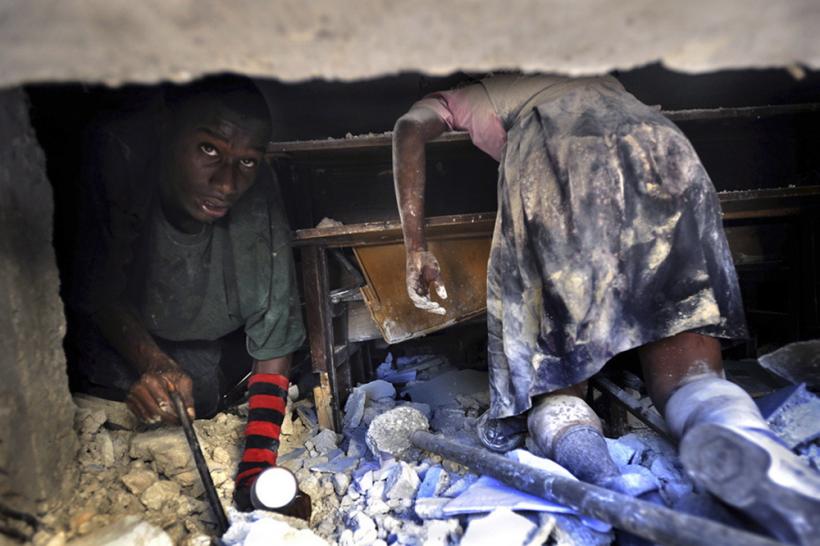 Premiul Pulitzer 2011 pentru fotografie de stiri 18429112