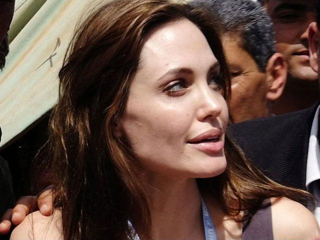 Angelina Jolie va fi imaginea Louis Vuitton