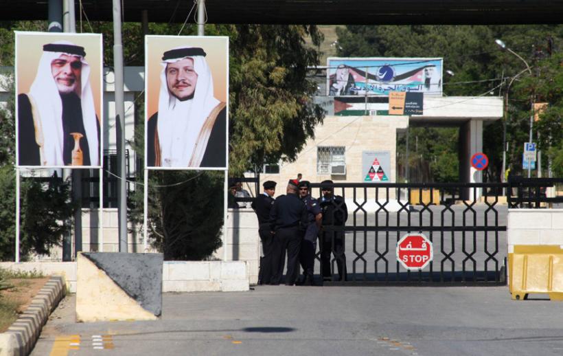 Siria a închis graniţa terestră cu Iordania , reprimarea mişcării de contestare de puterii continuă