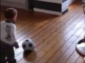 Bebeluşul care ştie fotbal – video