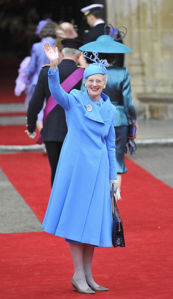 Capete încoronate şi pălării încornorate 18429800