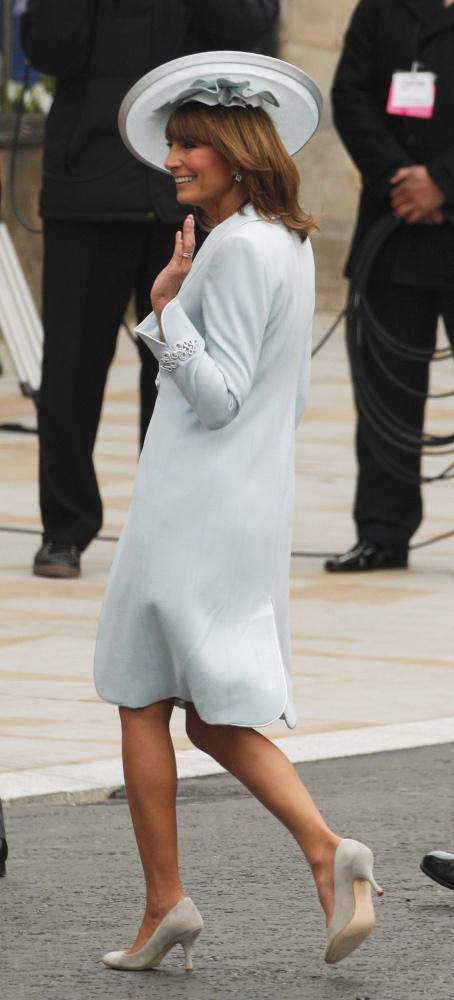 Capete încoronate şi pălării încornorate 18429801