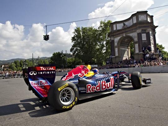 Formula 1: Webber şi Alguersuari au făcut o demonstraţie la Torino