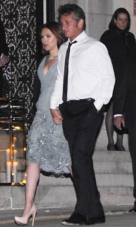 Scarlett Johansson şi Sean Penn, oficial împreună