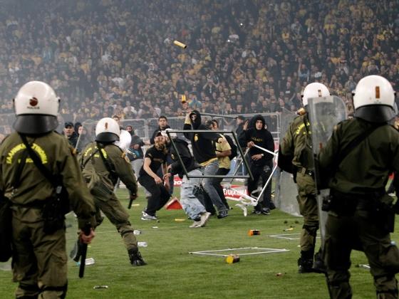 Guvernul elen nu va mai finanţa fotbalul dacă vor continua violenţele