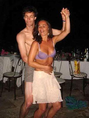 Fotografiile compromiţătoare ale lui James şi Pippa Middleton dispar din agenţii