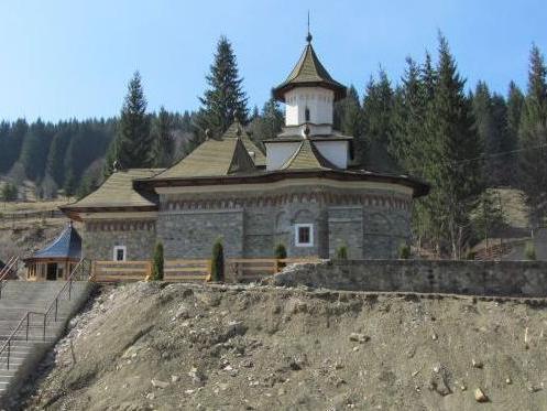 Mănăstirea Sihăstria Putnei, prădată de hoţi